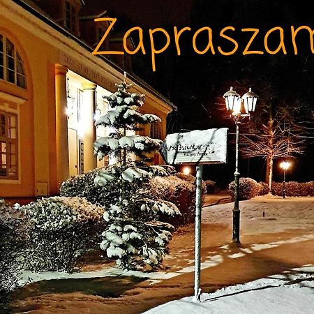 Palac Bazantarnia Пщина Екстериор снимка