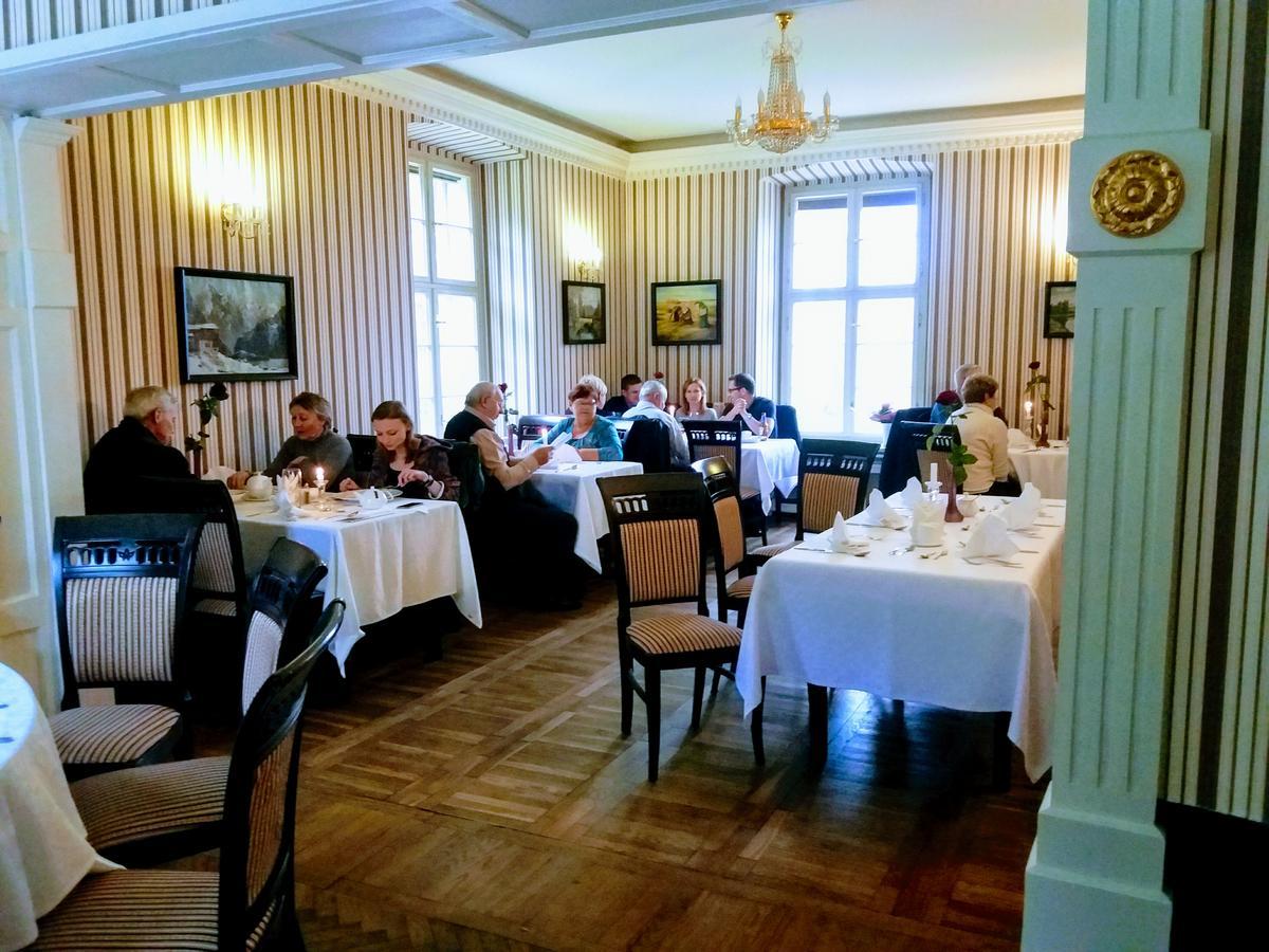 Palac Bazantarnia Пщина Екстериор снимка